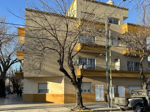 monoambiente  divisible con bcon muy luminoso