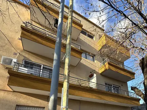 Domingo Albariño 1700, Piso 1