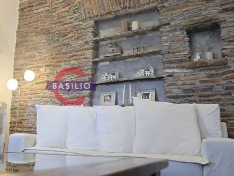 VENTA – CASA 3 AMBIENTES CON JARDÍN, PARRILLA Y FOGONERO EN CARAPACHAY