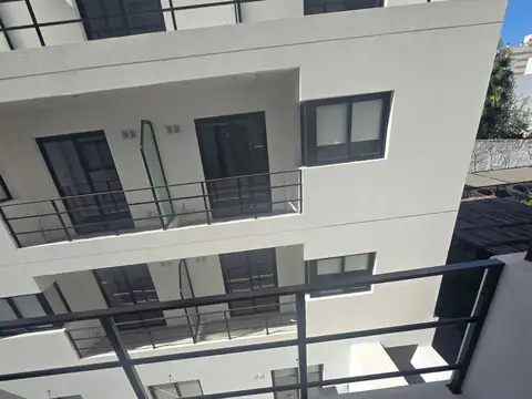 VENTA DEPTO 1 DORM CON BALCÓN EN B° ALBERDI