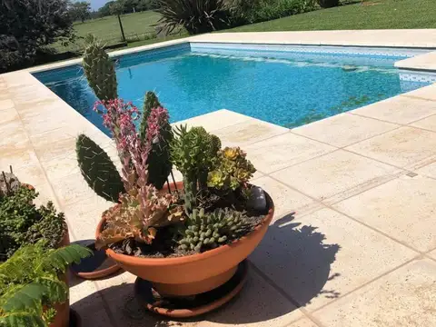 Casa en Alquiler en Haras Santa María, USD 1.750