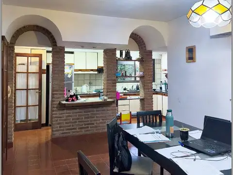 Casa 5 ambientes con 2 baños