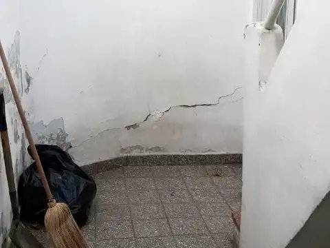 Depto Tipo Casa en Venta en Pompeya, USD 137.000