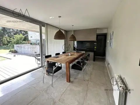 Casa 4 ambientes con 3 baños