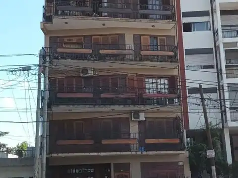 Departamento 3 ambientes en semipiso reciclado con 1 cochera en venta -  Wilde