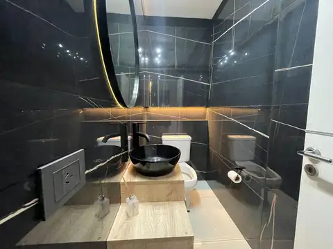 Casa en Alquiler con 3 cocheras