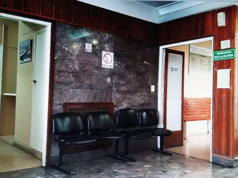 Importante propiedad comercial sobre calle 12 de Octubre.