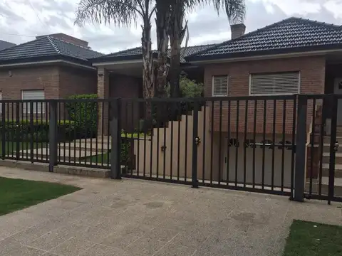 Casa en Venta en Gonnet [Cod: 2852-23]