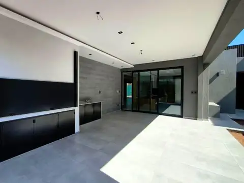 Casa 7 ambientes con 3 baños