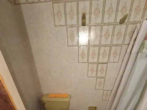 Vendo PH de tres ambientes con patio a Reciclar