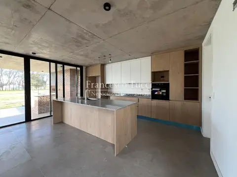 Casa en Venta al Oeste
