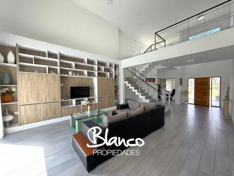 Casa 5 ambientes con 4 baños