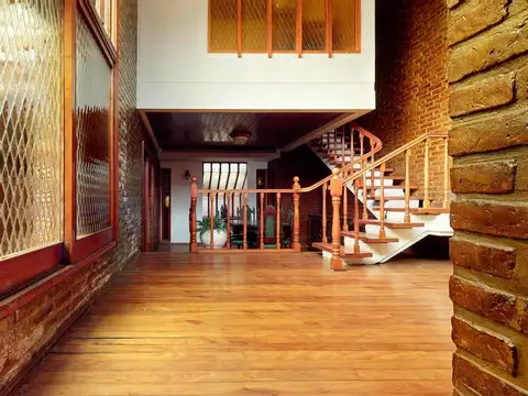 Casa en Alquiler con 2 cocheras