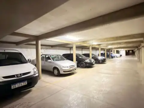 Venta/Financiacion Cochera Cubierta En Planta Baja. Pichincha