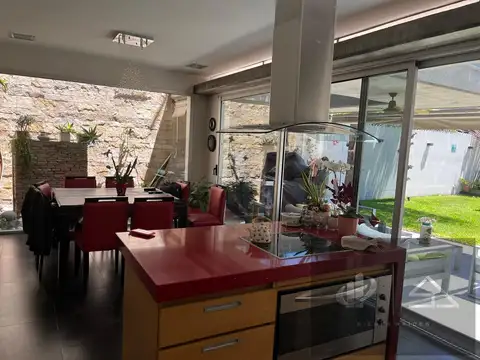 Casa en Venta con 5 cocheras
