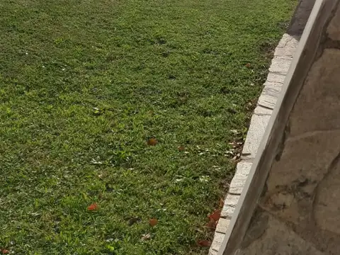 Casa 8 ambientes con 4 baños