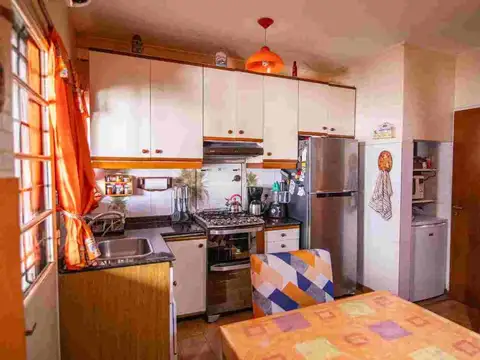 Venta casa con jardín y terraza V Pueyrredon 