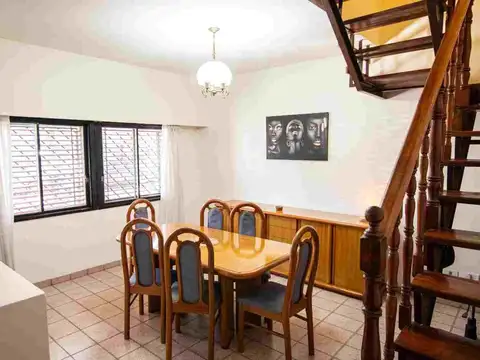 Casa 4 ambientes con 2 baños