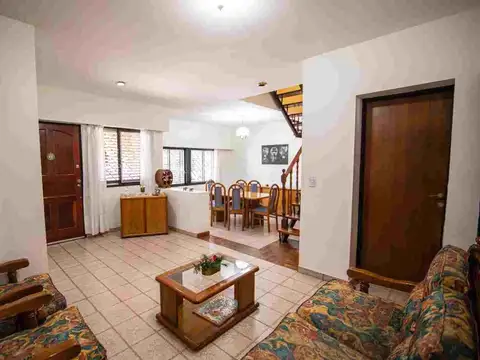 Venta casa con jardín y terraza V Pueyrredon 