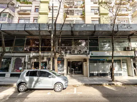 Muy buen departamento en venta con cochera y baulera en el centro de Martínez.