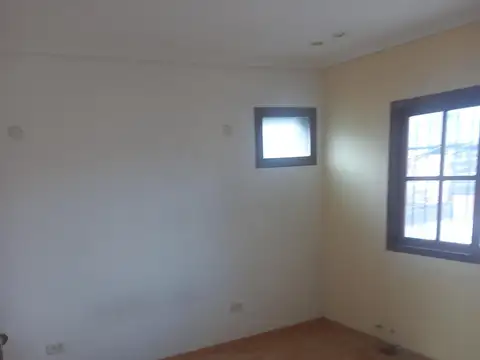Depto Tipo Casa en Alquiler con 1 cocheras