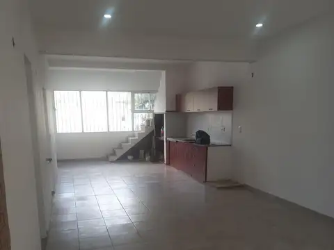 Depto Tipo Casa en Alquiler de 3 ambientes