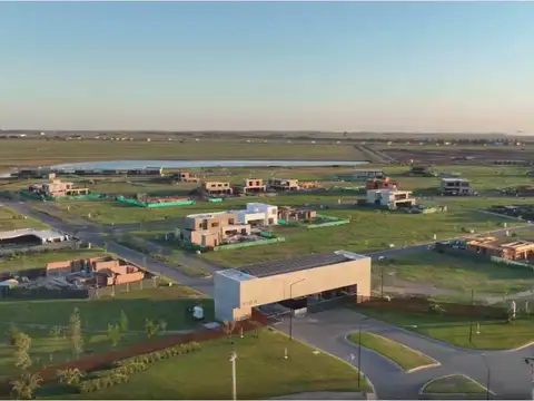 Av. Arturo Illia Bis y Golondrinas.