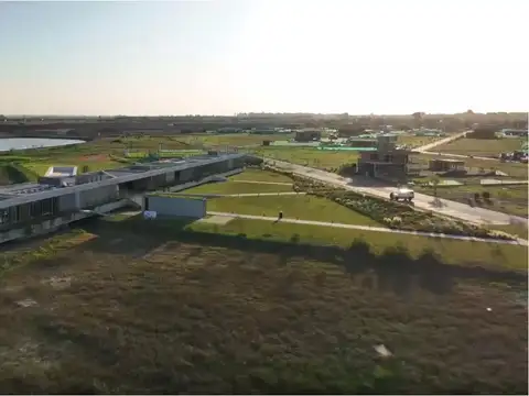 Av. Arturo Illia Bis y Golondrinas.