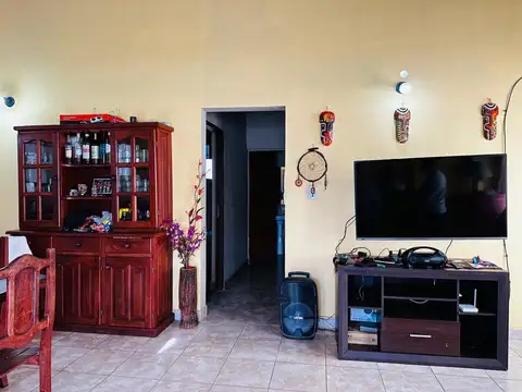 CASA CON PILETA EN VENTA EN CAMPO QUIJANO
