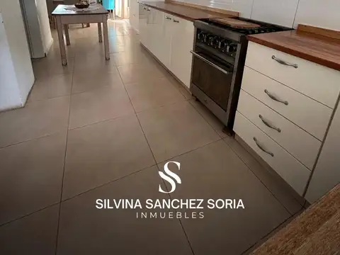 Casa en Venta con 2 cocheras
