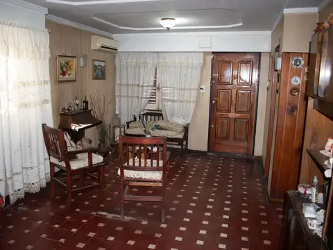 Casa 4 ambientes con 1 baño