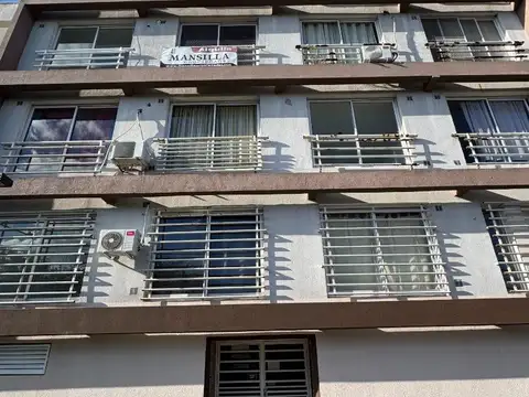 Roma 2424 , Piso 1