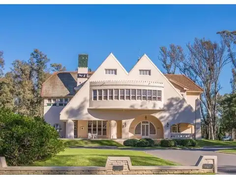 Increíble casa de 6 dormitorios en Kentucky Club de Campo, Funes