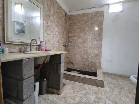 Venta Casa con parque y garage en Castelar