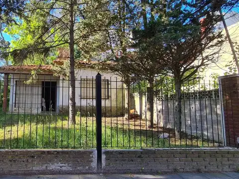 CHALET TRES AMBIENTES - A 100 METROS DEL MAR - ZONA RESIDENCIAL