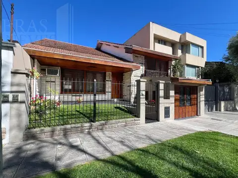 ¡Excelente Chalet en Olivos!