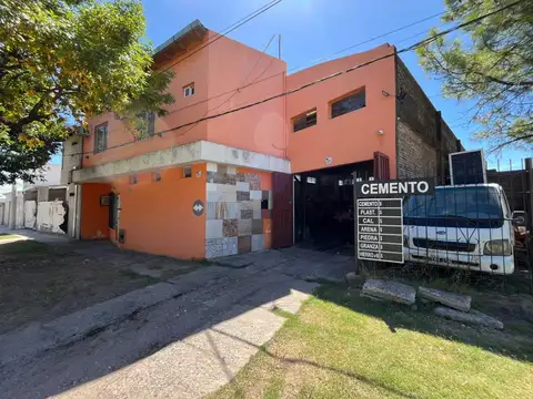 VENTA- Galpón con doble ingreso y oficinas