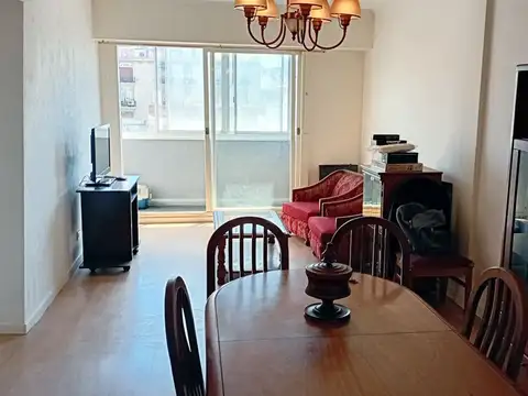 Carlos Calvo 400 4°p 3amb U$117.000