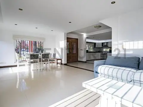 Casa 4 ambientes con 3 baños