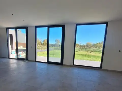 Casa 4 ambientes con 3 baños