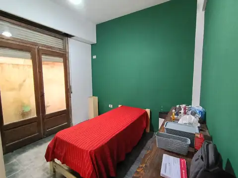 Muy Lindo Dpto, tipo casa 3 Amb. Planta Baja. C/Gran Patio. Se acepta Permuta.