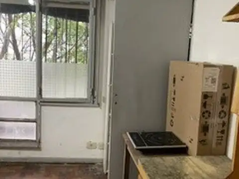 A REPARAR! FALTA PINTURA Y VARIOS-Monoambiente con balcon al frente. Excelente ubicacion-GARANTIA FIDUCIARIA - EXCLUYENTE