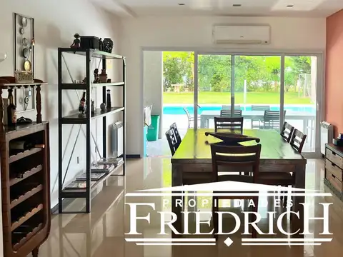 Casa en Venta con 4 cocheras