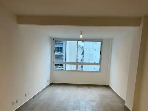 VENTA OFICINA RECICLADA A PASOS SUBTE B 