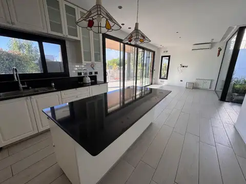 ALQUILER CASA 8 AMB LA ALAMEDA BARRIO PRIVADO SPA