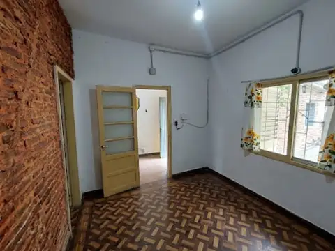 Casa 4 ambientes con 1 baño