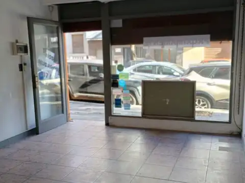 Local en Alquiler en Plaza Moreno, $ 700.000