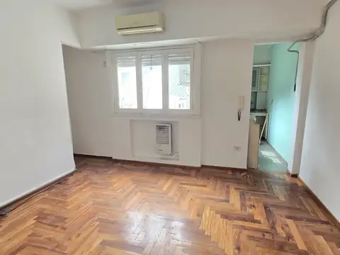 Departamento 2 ambientes en alquiler, muy luminoso en Villa Luro. Segundo piso por escalera