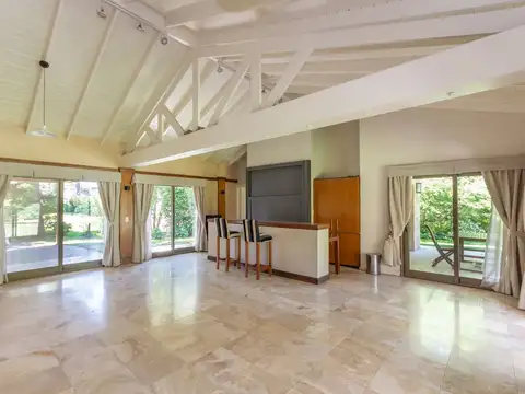 Casa en Venta con 2 cocheras