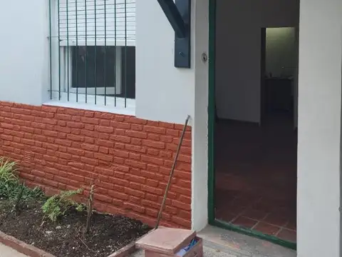 Depto Tipo Casa en Alquiler de 3 ambientes